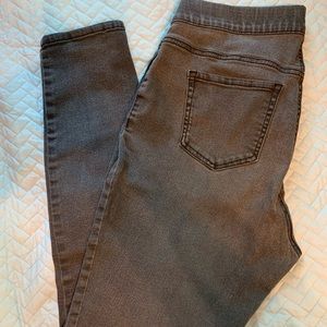 Crown & Ivy pull on jeans.